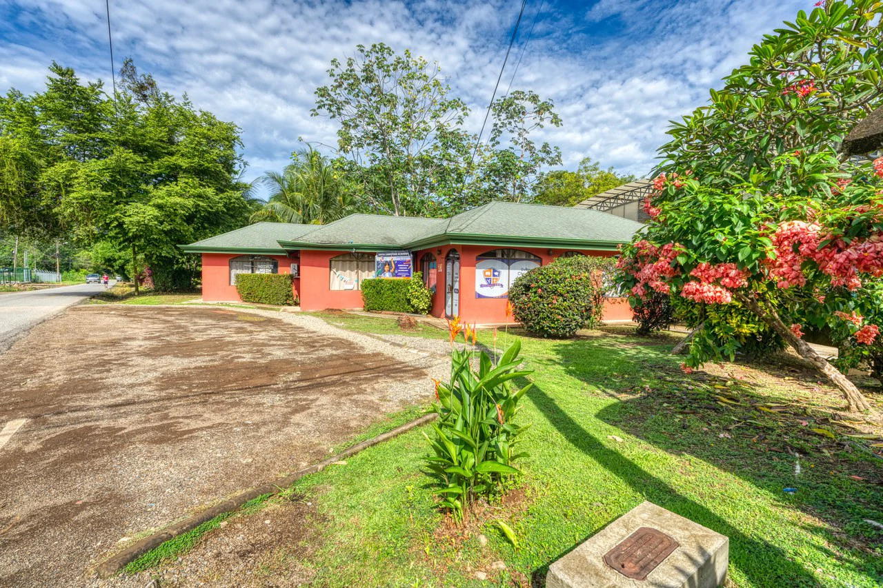 THRIVING SPORTS AND COMMERCIAL BUSINESS WITH OWNER FINANCING OPTION: Rincon Uvita - Gallery image 13