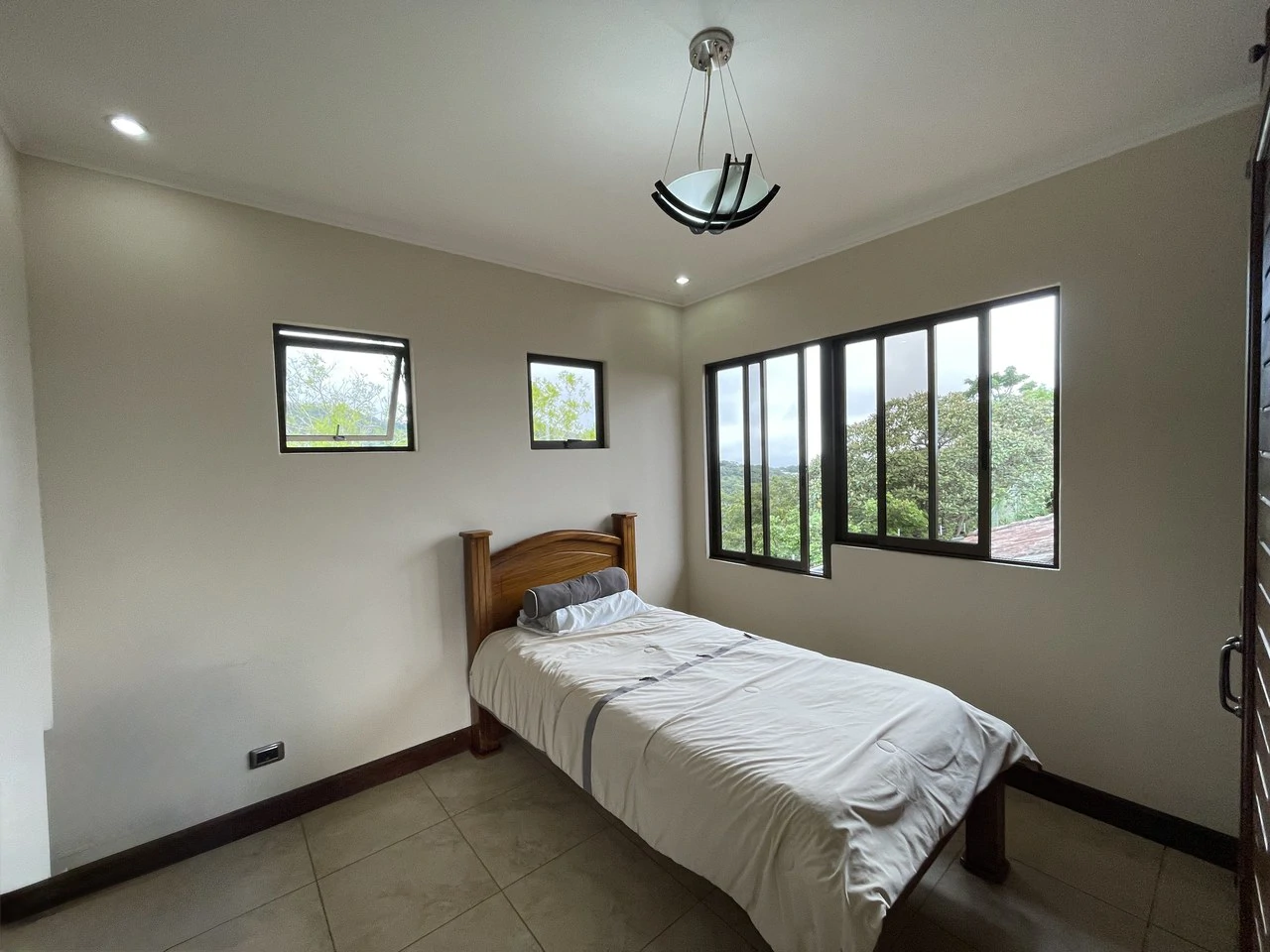 Main house plus 7 rental cabins — a proven income-generating property. - Gallery image 23