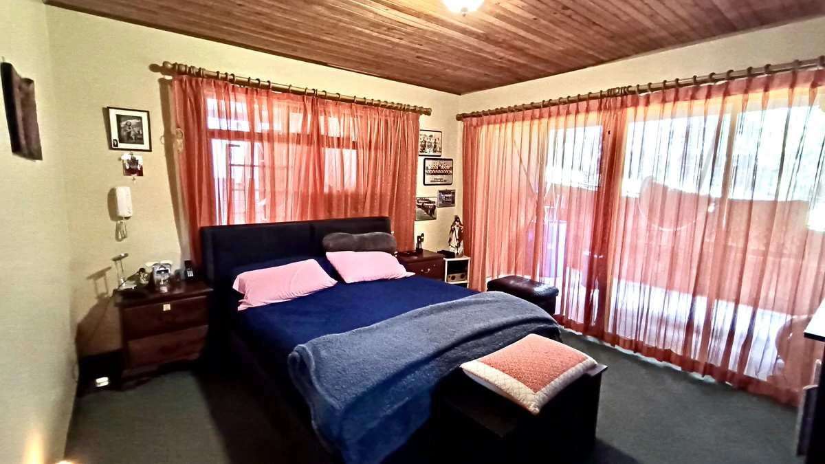 Property for sale with the 3 houses in San Rafael - Gallery image 19
