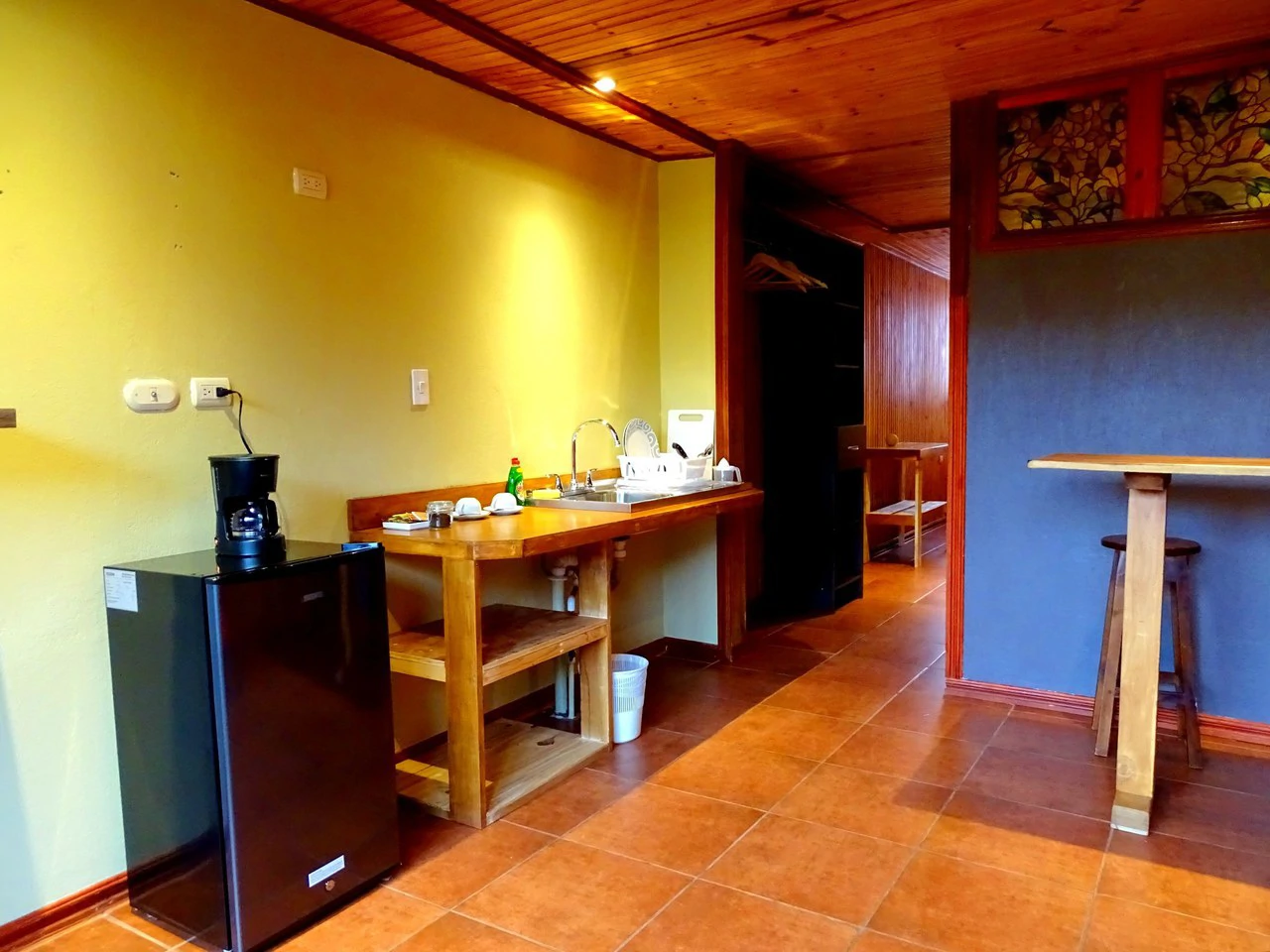 Unique Hotel in Monteverde. Cerro Plano.: Established 11-Room Hotel with Apartments in Monteverde – Prime Location & Proven Track Record - Gallery image 19