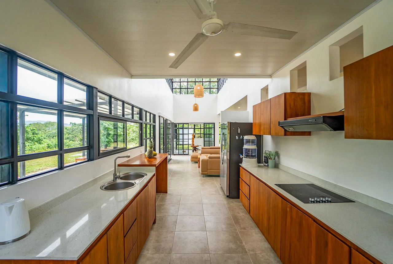Casa Bhally: Ocean/Mountain View Hill Top Indonesian 4Bed 3Bath Retreat Home - Gallery image 10
