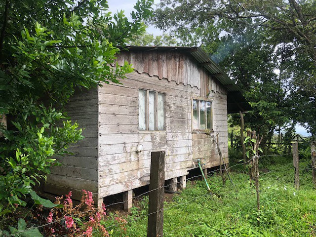 Warm Spring Mountain Property in a tropical landscape and antique wooden house,  50 minutes from Liberia city - Gallery image 10