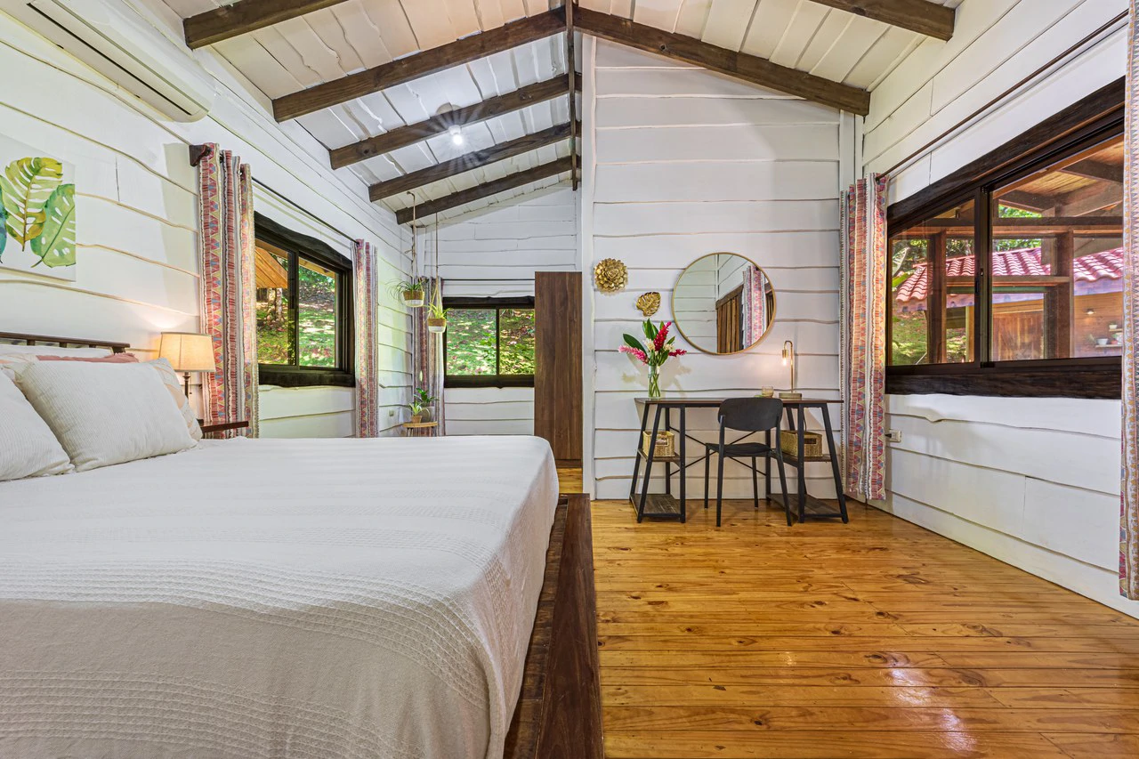 A Jungle House Built of Wood & River Dreams - Gallery image 23