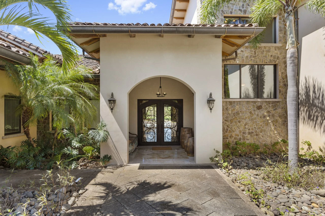 La Dulce Vida 7: Exclusive 5-Bedroom Mansion in La Dulce Vida, Hacienda Pinilla. Unmatched Elegance & Privacy - Gallery image 2
