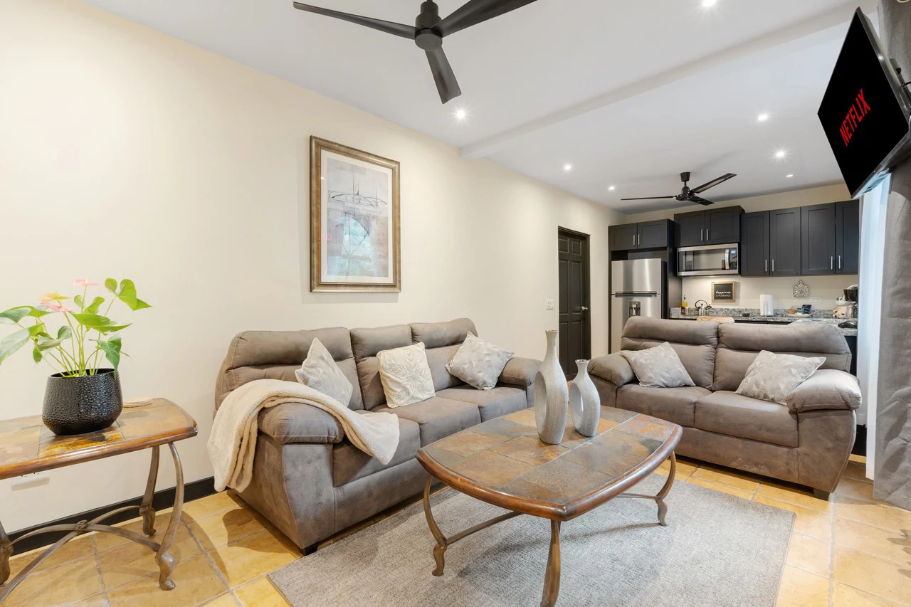 Laughing Gecko Suites: Beach Suites / Boutique Hotel For  Sale - Gallery image 17