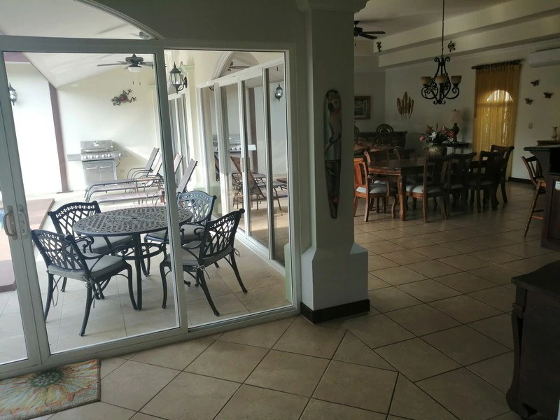 Amazing Casa Grande: Enormous Home with Pool near the Beach in a highly sought after Community! - Gallery image 32