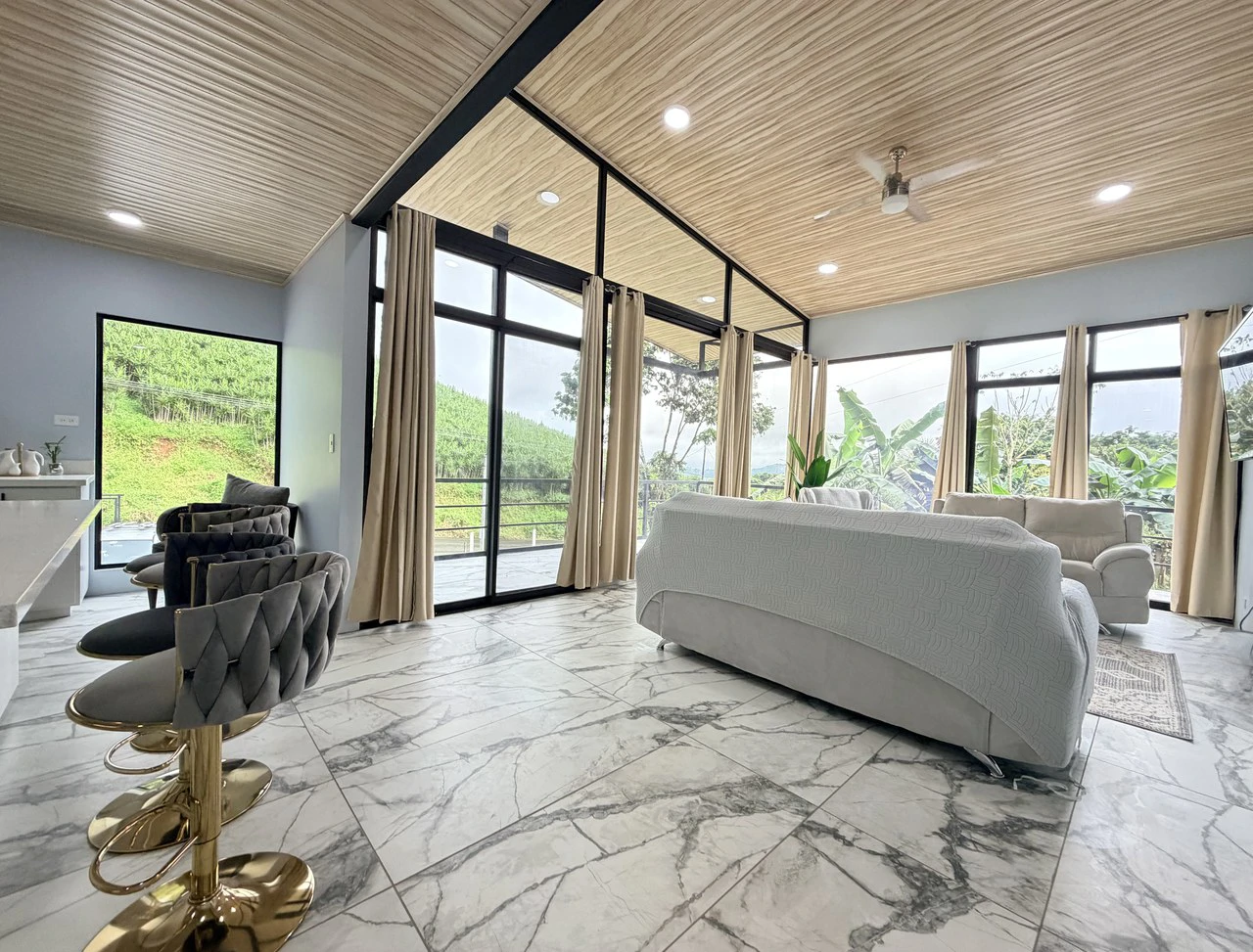 Mountain and Countryside House For Sale in La Tigra - Gallery image 3