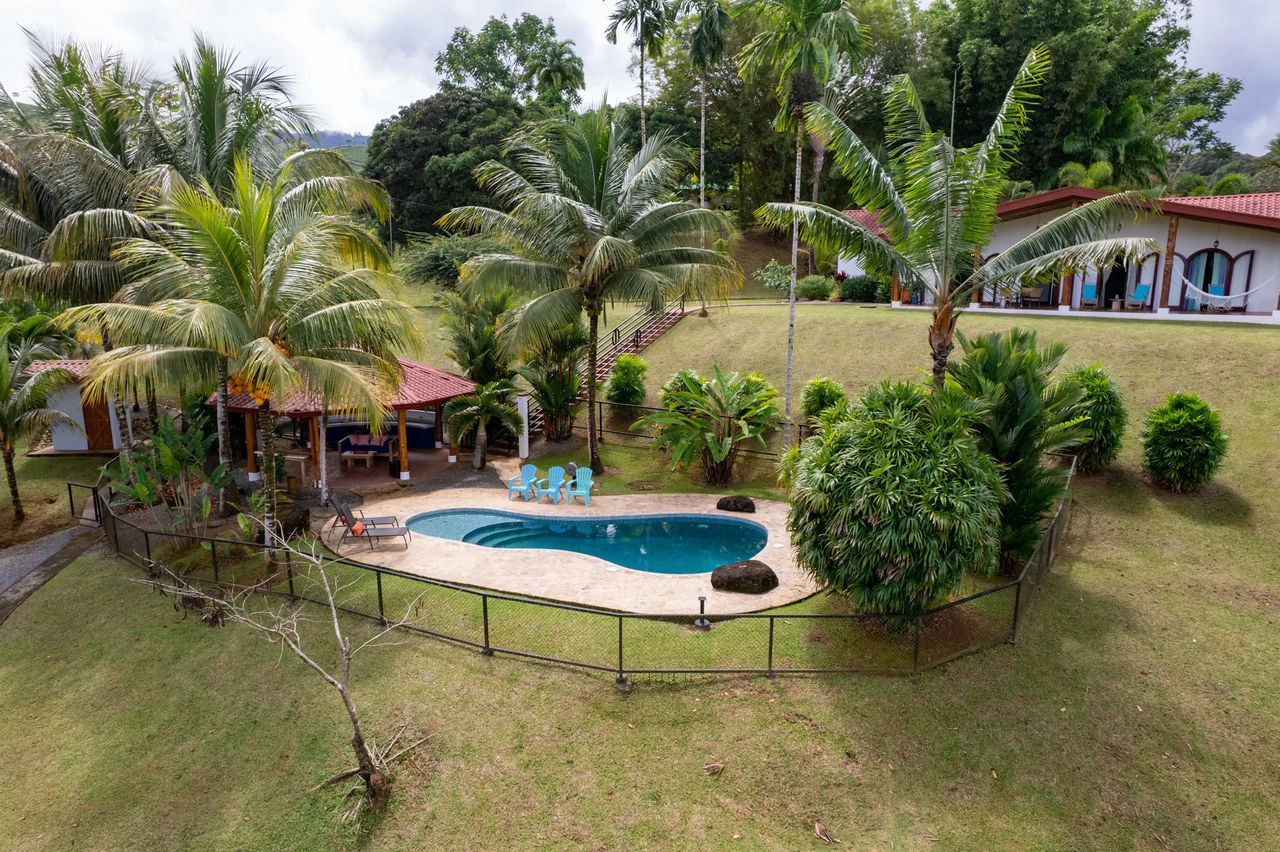 5 Bedroom Mountain Retreat Minutes from the Beach Platanillo Costa Rica - Gallery image 34