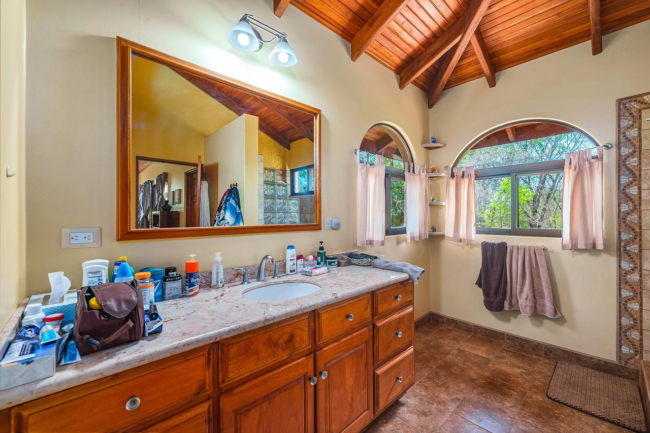 Casa Palacio: Elegant and Palatial 3BR in Gated Community - Gallery image 30