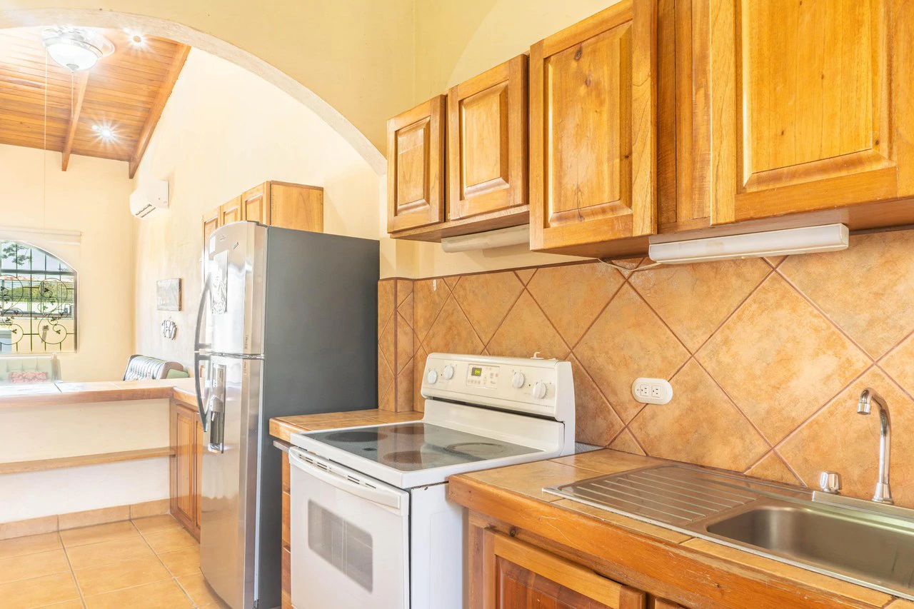 3 Bedroom Condo in the Center of Samara - Steps to the Beach - photo 9