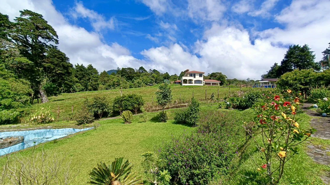 House for sale in Costa Rica: Unique Industrial style house for sale in San Isidro Heredia - Gallery image 35