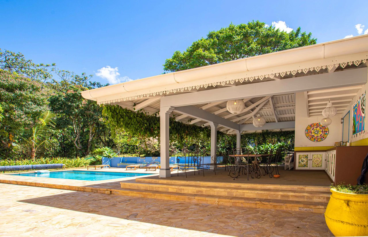 LUXURY PROPERTY HOUSE AND 5 APARTMENT SANTA ANA: Incredible property to live or invest. Ideal for single space. . This beautiful property measures 4857 m2 of lot with a street front of 23m2 and 432 m2 - Gallery image 38
