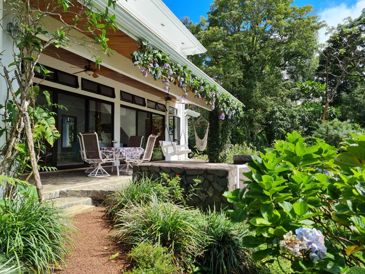 Villa Corazon: Unique LAKE FRONT property, 2 Villas and Tiny house on 5 acres with lake access. - Gallery image 9