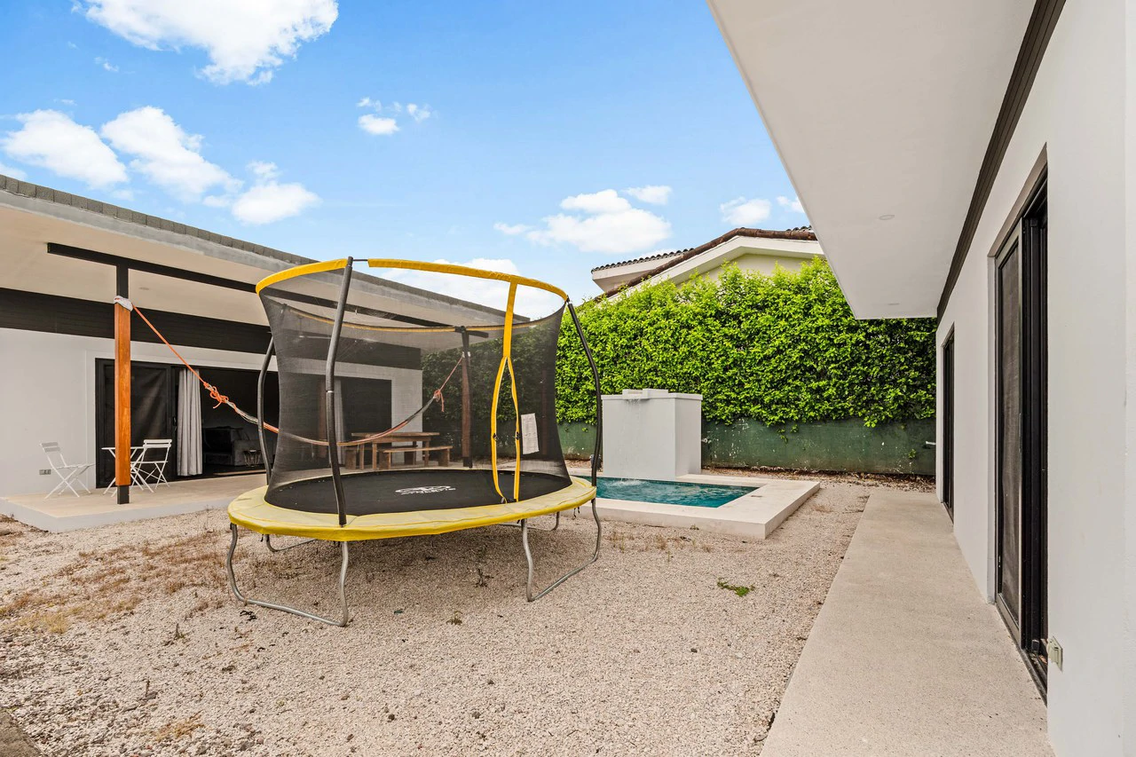 Loma Verde #48: Modern Corner-Lot Home Surrounded by Green Mountain Views - Gallery image 15
