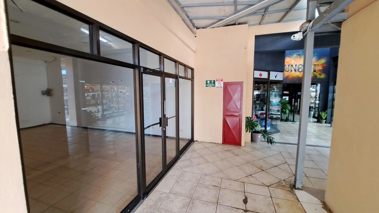 Versatile Office/Retail Space for Sale at Plaza Coral in Jacó - Gallery image 6