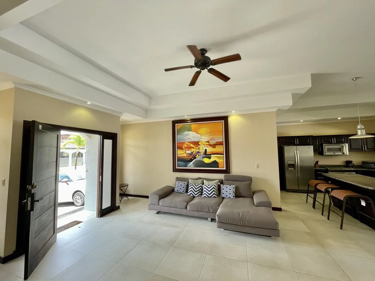 Casa Eight: Near the Beach. Playa Bejuco, Puntarenas, Costa del Sol. Fully Remodeled Tropical Sanctuary - Gallery image 2