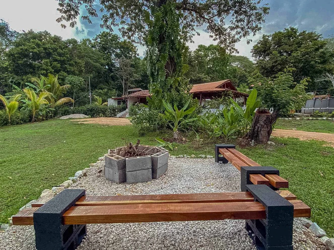 Rancho Paraiso: 3BR Home Plus Apt with Room to Expand - Gallery image 18