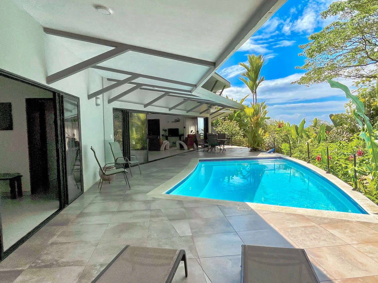 2.24 ACRES – 7 Bedrooms Ocean View Boutique Hotel With Two Pools, 5 Minutes to Uvita, Multiple Rental Options!! - Gallery image 21