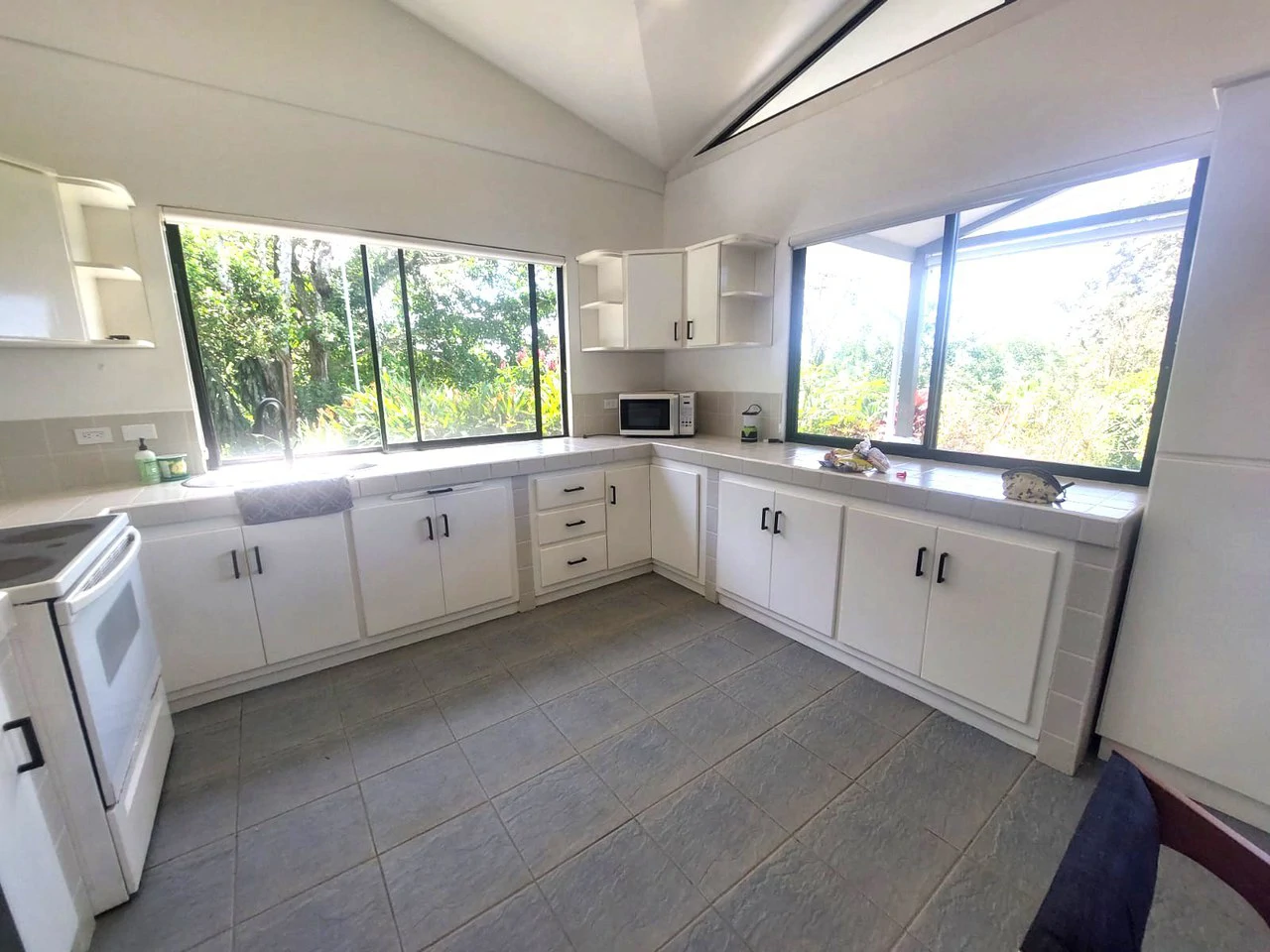 BLUE CREEK VILLA - Smart Home in Paradise - Gallery image 31