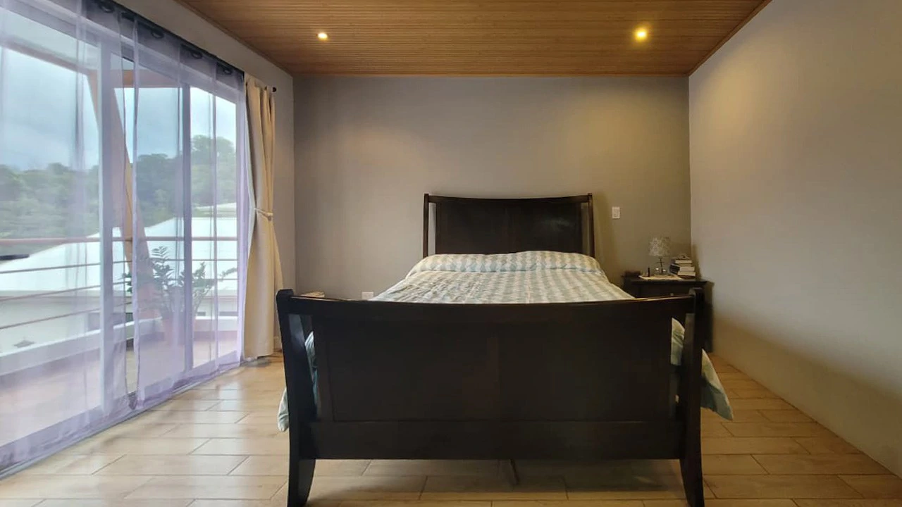 Modern Home With Large Garden – Sarchí, Alajuela - Gallery image 10