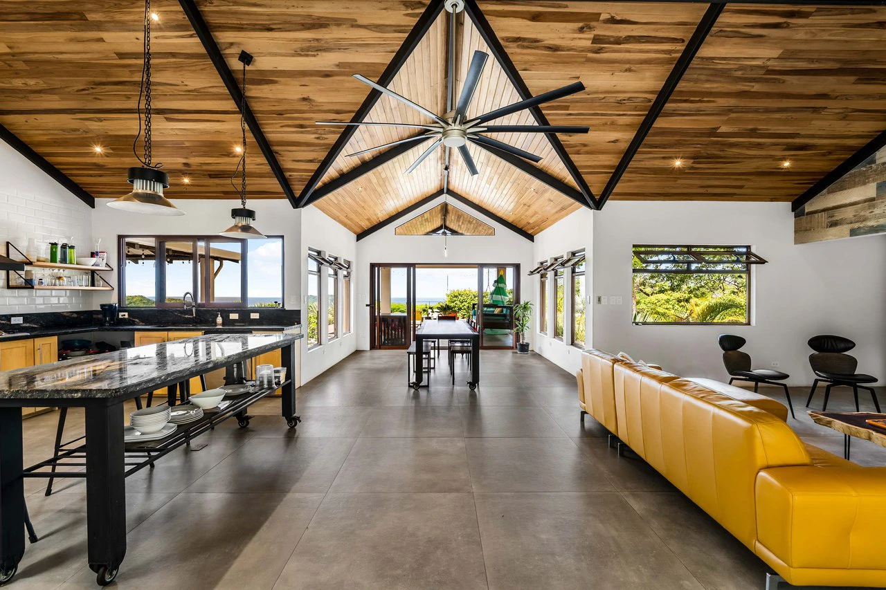 Casa Arcadia: Ocean-View Home with Two Income-Producing Studios - Gallery image 5