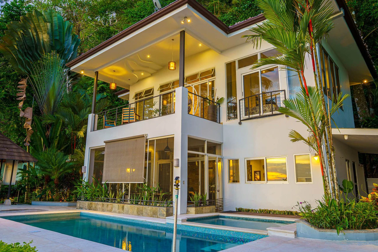 1.42 ACRES – 4 Bedrooms 2 Story Ocean-View Home With 2 Bedroom Guest House In Premium Beach Community, Walk to the Beach!