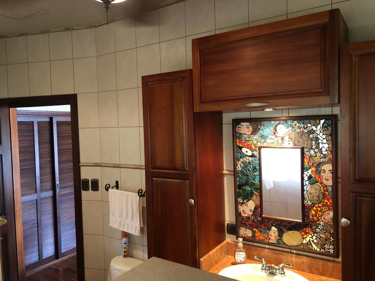 LUXURY ESTATE IN GATED LAKEFRONT COMMUNITY - Gallery image 18