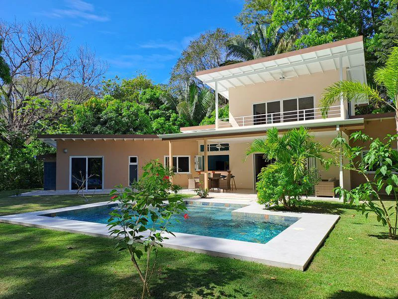 Casa Blue Morpho: Tropical Oasis minutes away from Samara – Ideal for Family Living or Rental Income
