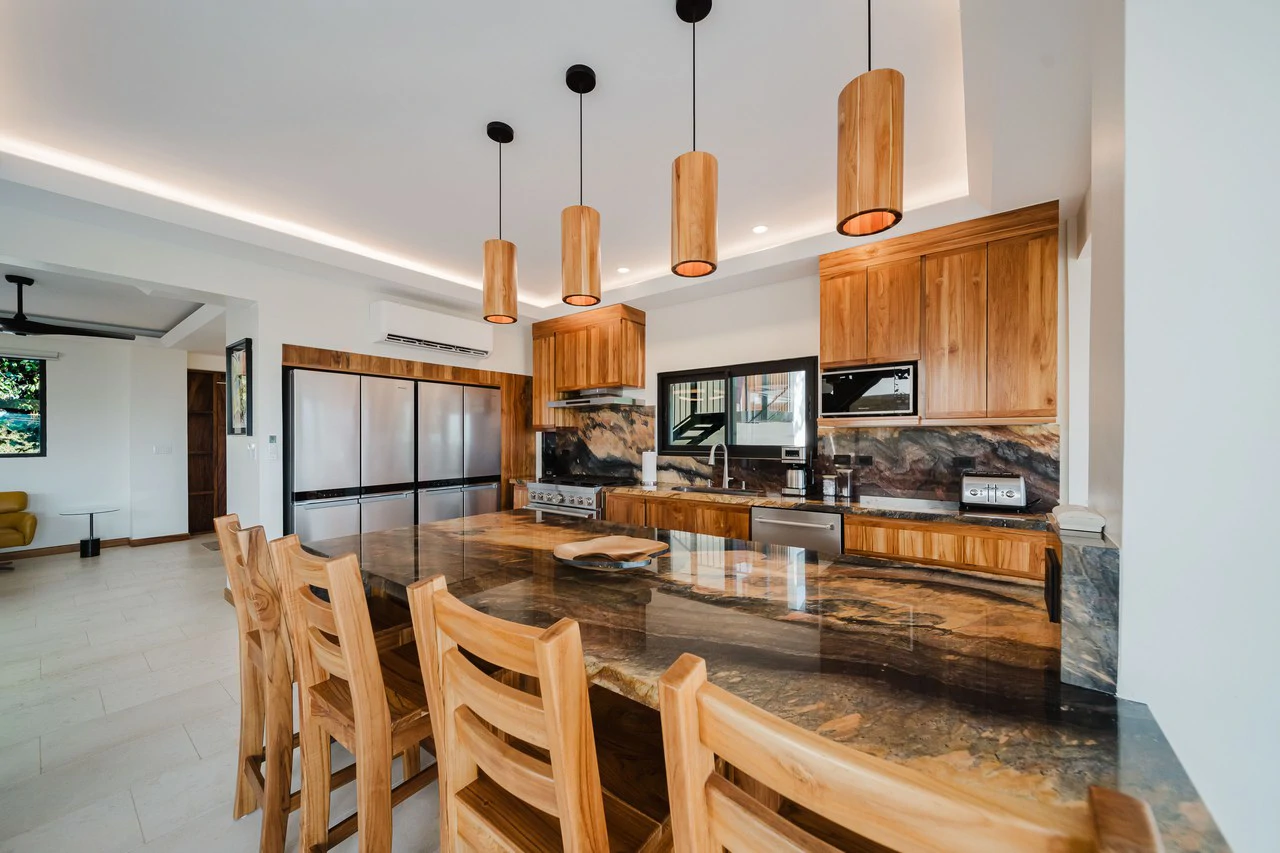 Exceptional Ocean & Jungle-View Estate in a Prestigious Gated Community near Marina Pez Vela - Gallery image 17