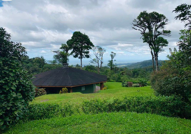 NATURE LOVERS PARADISE ! Jungle home on 25 acres with beautiful views - Gallery image 17