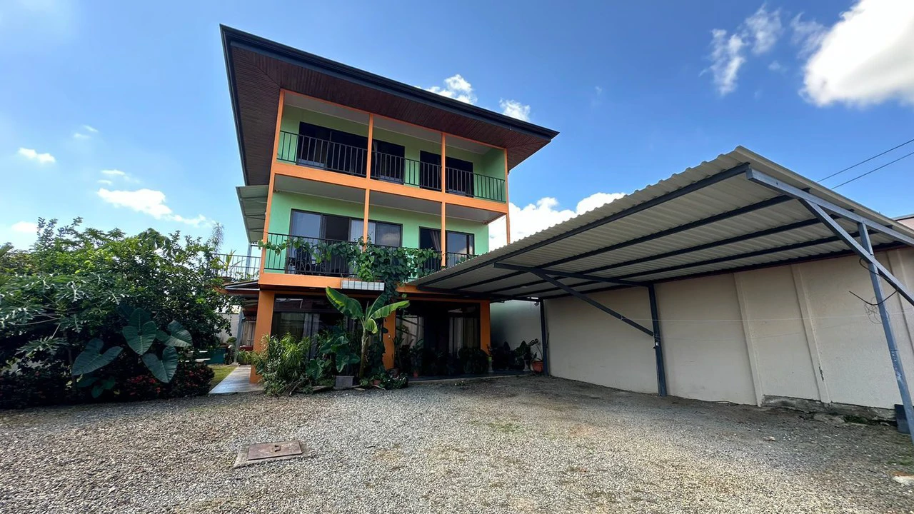 Panoramic Valley View Home with Direct Mount Chirripo Views Near San Isidro - Gallery image 3