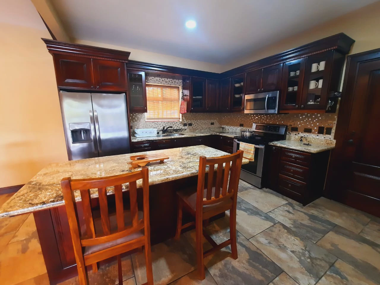 LA TOSCANA - Mediterranean Style Luxury Home on Lake Front Property. - Gallery image 9