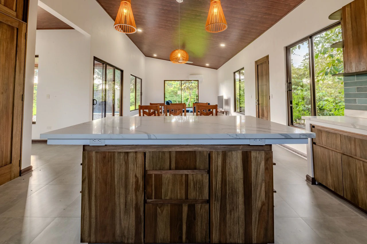 Brand New 3 Br, 2.5 Ba | Swimming Pool, High Ceilings - Gallery image 9