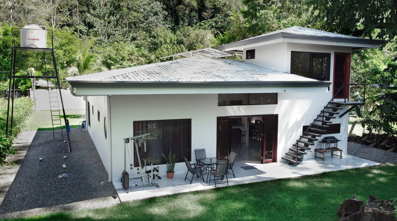 BRAND NEW 3-bedroom home, 5 minutes to Dominical Beach. - Gallery image 3