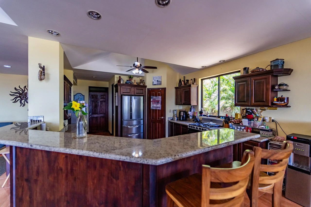 Casa Jardin: Ocean View SFH with Guest House and Extra Lot - Gallery image 16