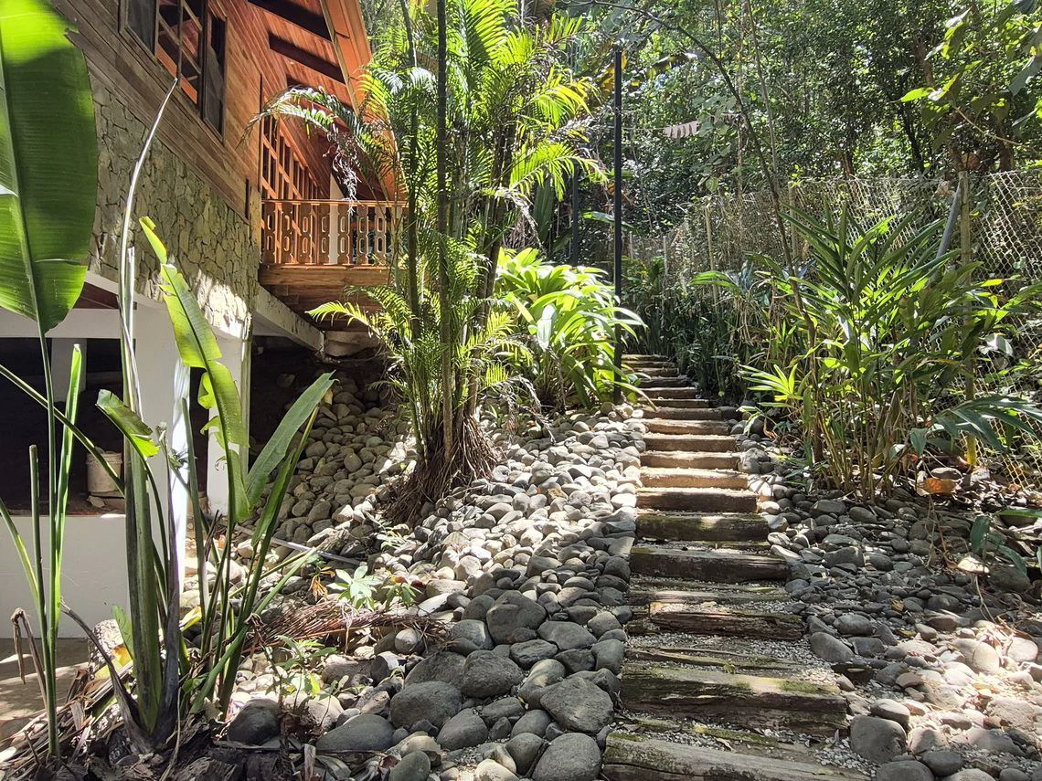 Casa Mango: Price Drop - Peaceful Teak Chalet-Style Home With Expansion Potential in a Lush Tropical Setting Near Samara - Gallery image 4
