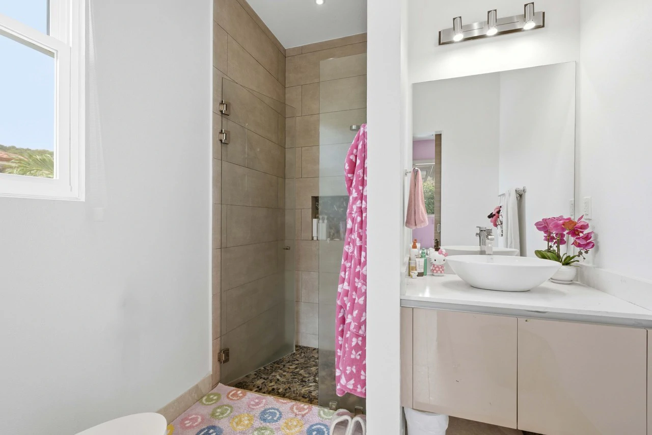 Casa Oasis: 3BR Main Residence + 2BR Guest House with Pool in Mar Vista, Playa Flamingo - Gallery image 16