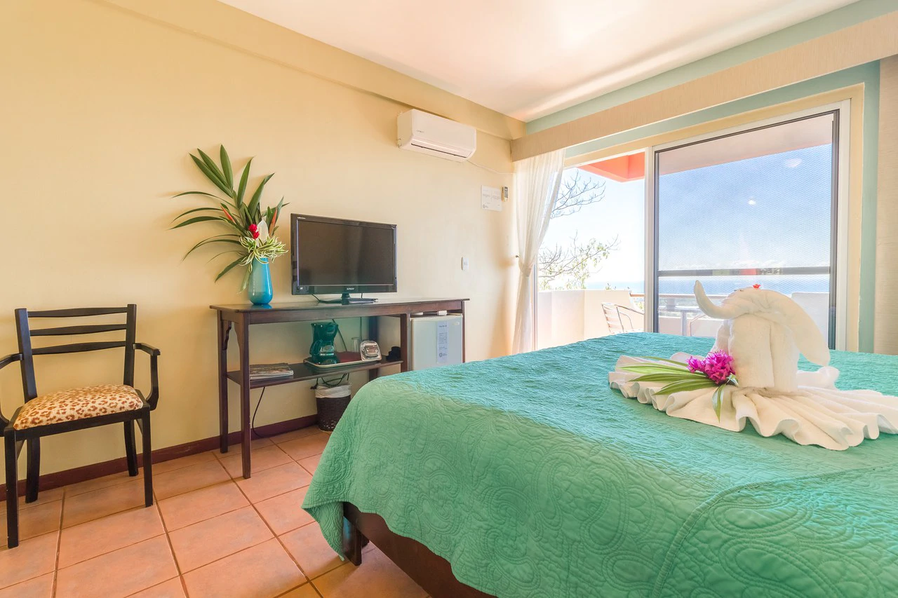 Popular 20-room Boutique hotel /retreat. Stunning ocean views - Gallery image 42