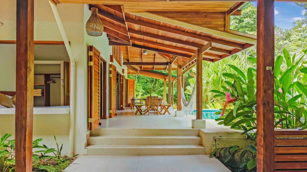 ID 498 - 3 Bd/3Ba w/Pool on 21,000m2 Lot, Punta Uva: Hilltop Estate with Expansive Outdoor Living, Infinity Pool, and Solar Power on 2.1 Hectares of Titled Land - Gallery image 5