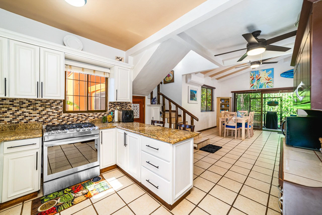 Iguana Villas #7: Turnkey 2BR Villa Near White Sand Beach - Gallery image 6
