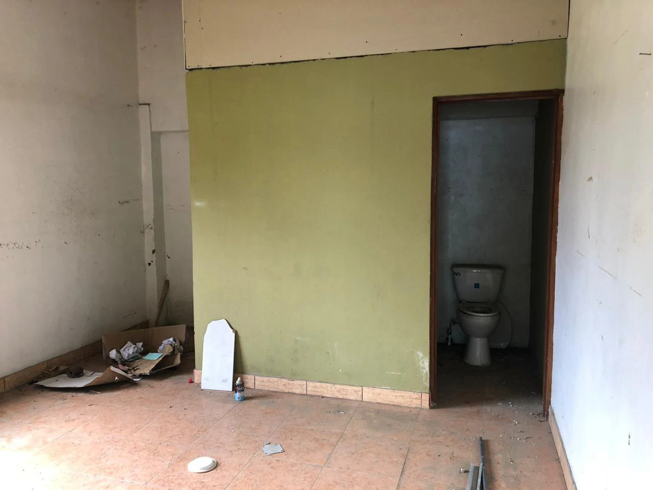 Large Commercial House, in front of Inter-American Highway and Mall in Liberia - Gallery image 24
