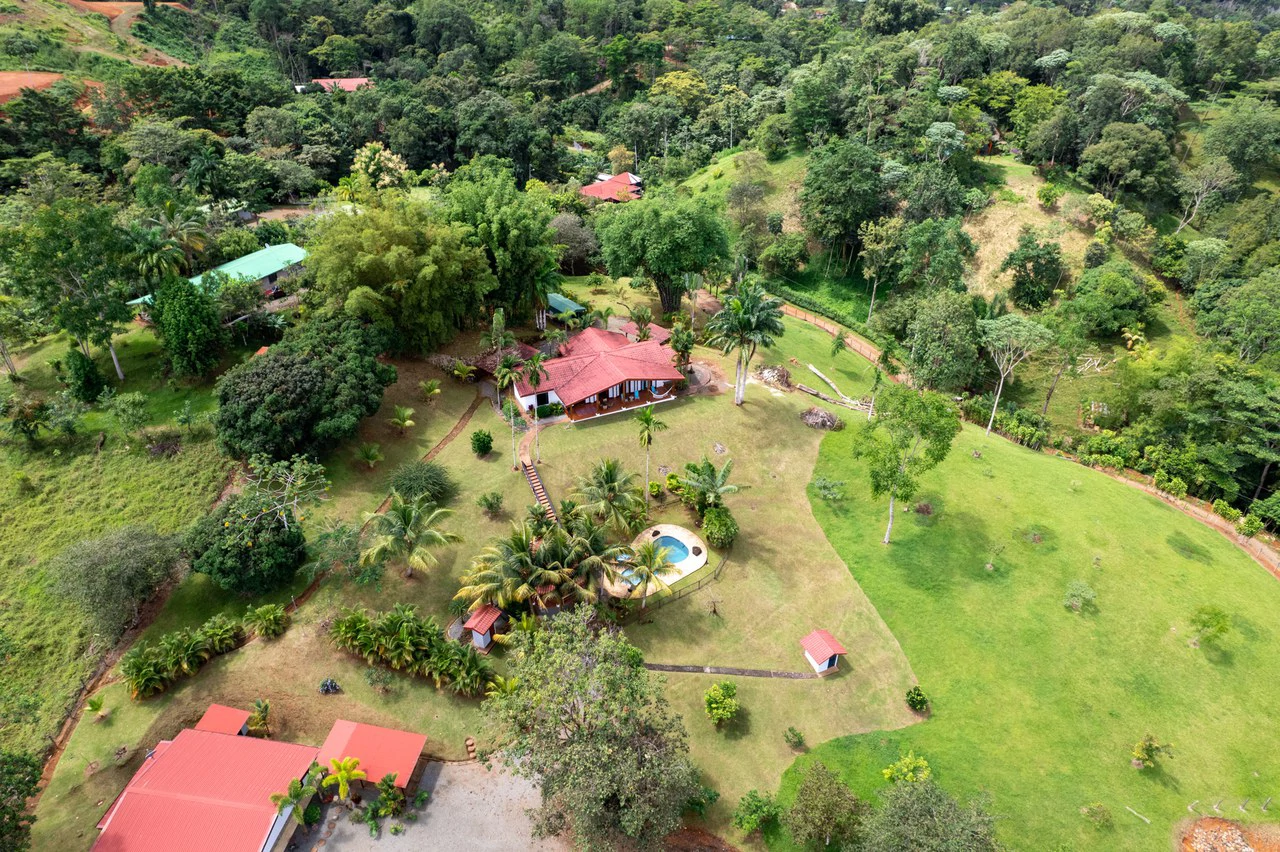 5 Bedroom Mountain Retreat Minutes from the Beach Platanillo Costa Rica - Gallery image 78