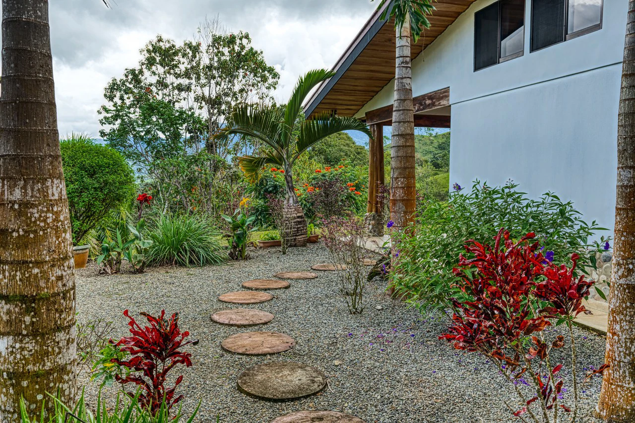 5 Bedroom Mountain Retreat Minutes from the Beach Platanillo Costa Rica - Gallery image 52