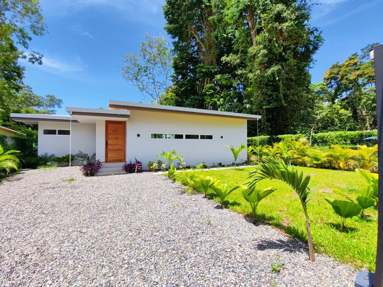 ID 4198: Modern New Villa with Pool in Puerto Viejo — Walk to Beach, Owner Financing Available - Gallery image 3