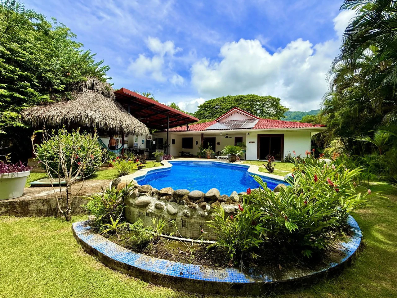 Tropical Villa 519: $629,950 USD Gated Los Delfines Golf & Country Club Beachfront Village. 5 min walk to Swimming beach in Bahia Ballena on the Southern Nicoya Penisula - Gallery image 13