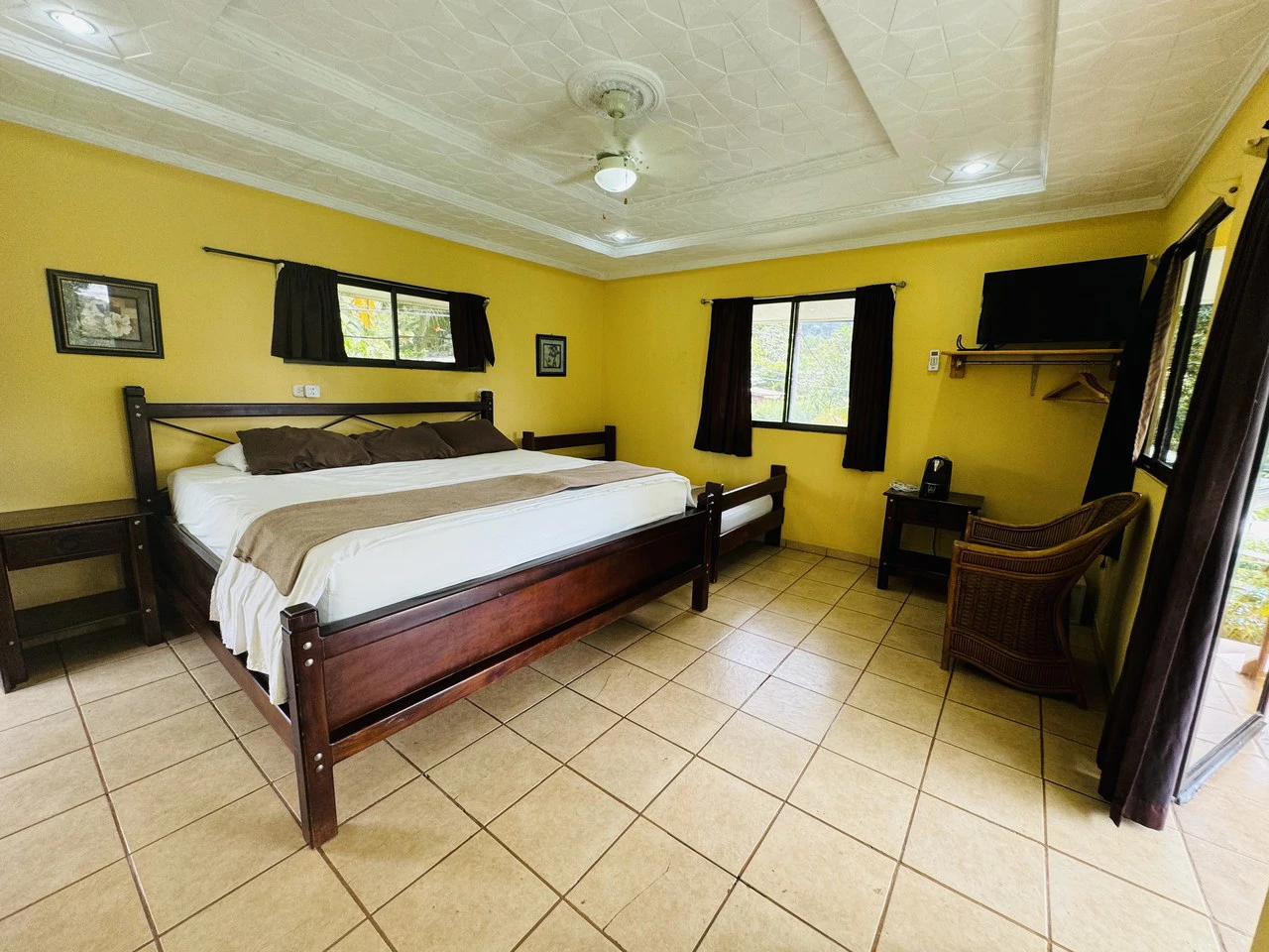 Downtown Uvita Commercial Room Rentals with Restaurant - Gallery image 17