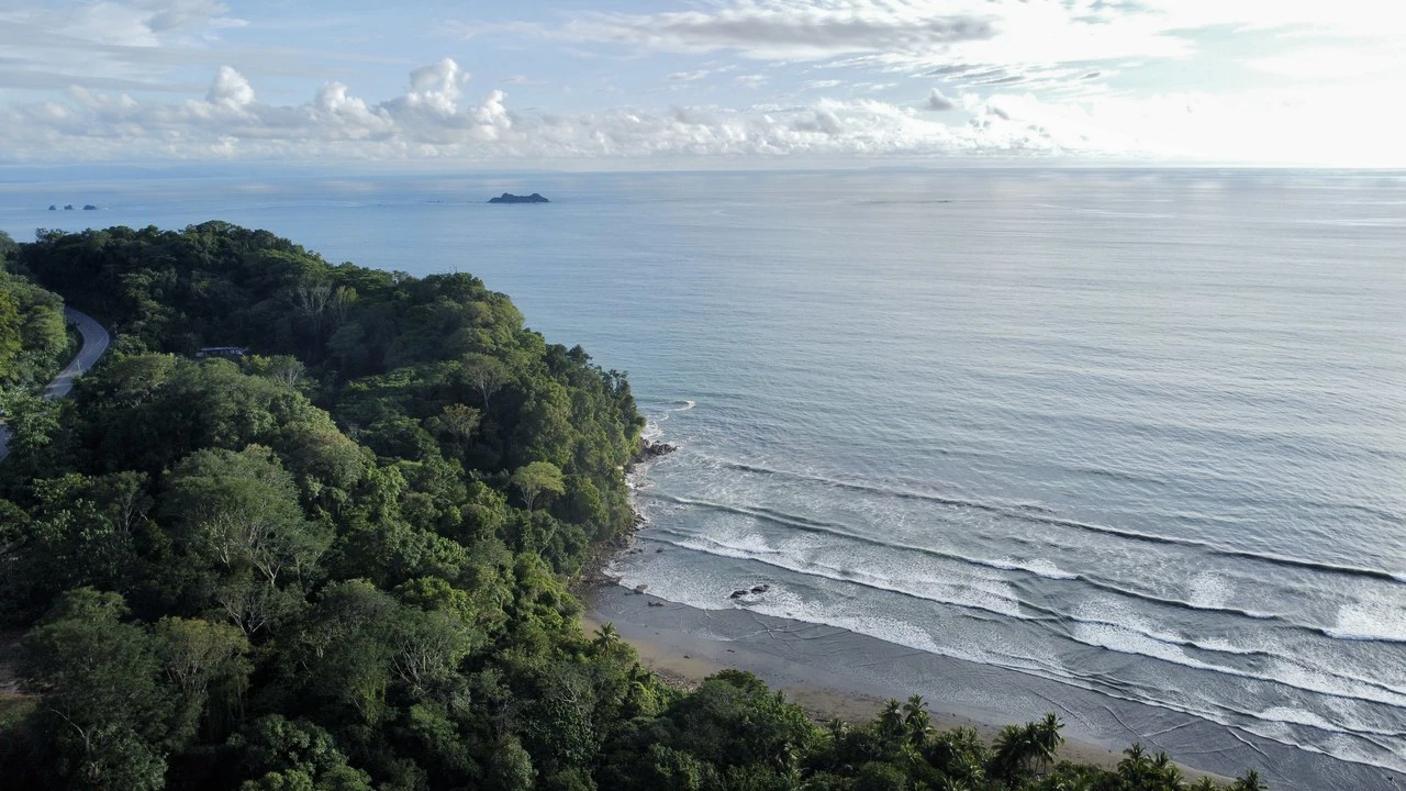 Half-Acre of Usable Land, 3-Minute Walk to National Park Beach!!: Near the Coast Home Construction Site For Sale in Uvita - Gallery image 4