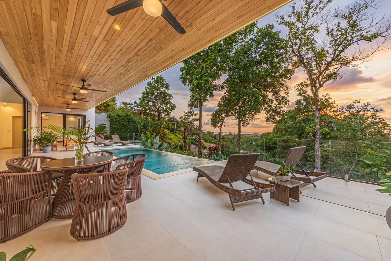 Luxury, Comfort & Investment Potential – Ocean-View Home in Uvita