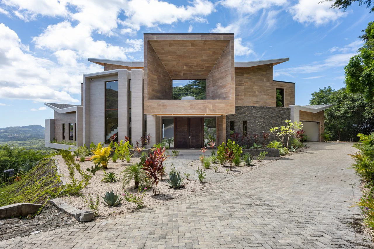 Casa Manta Ray: Indulge in Luxury with Stunning Flamingo Beach Views!
