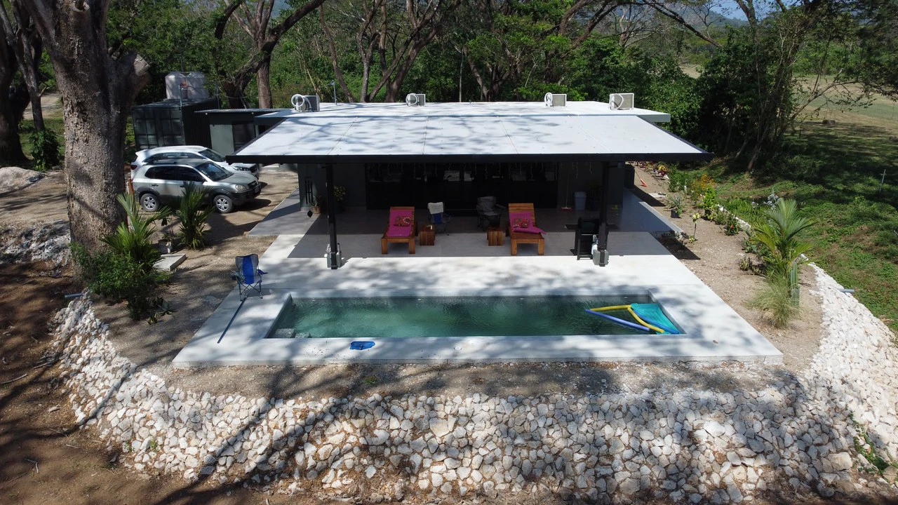 Private property for sale with a modern house and pool surrounded by the nature of Playa Samara – excellent investment opportunity - Gallery image 8
